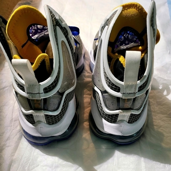 Nike LeBron 19 Hardwood Classic size 9.5 Mens - Picture 8 of 16